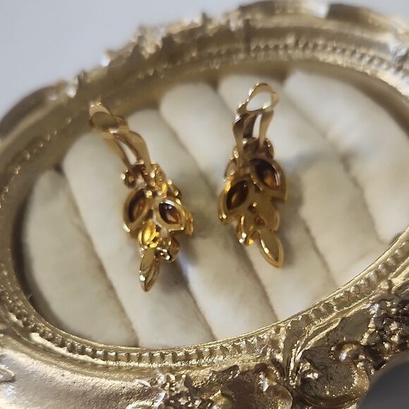 Vintage Nina Ricci 22kt Gold Plated Clip On Earrings Leaf Design Designer Signed - Picture 3 of 4